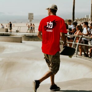 Camiseta roja de algodón orgánico con diseño del logo de KEISO en la espalda - Colección KEISO SUMI